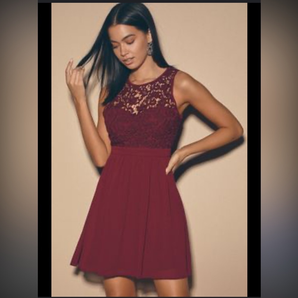 Beautiful Red Floral Short Sleeveless Lace-Bodice Dress Large